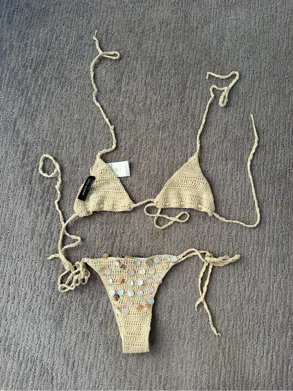 NEW White Fox Boutique Need A Holiday Crochet Shell Bikini, Size S/XS - Picture 11 of 12